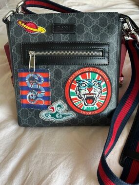 Gucci GG Supreme Night Courrier Messenger Bag